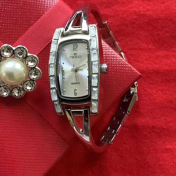 Minicci Jewelry - Minicci Vintage Quartz Ladies Bracelet Watch.